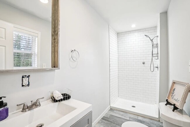 Photo - 209 Harper Rd SE