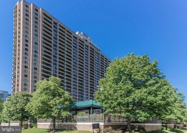 Building Photo - 5505 Seminary Rd Unit 708N
