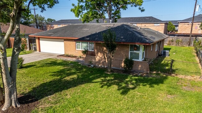 Building Photo - 9109 Lugary Dr