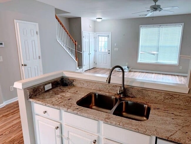 Photo - 940 Prestwyck Ct