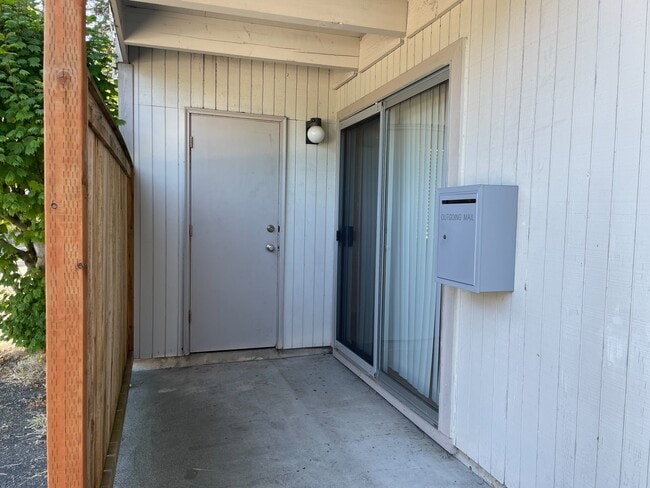 Patio privado y trastero - Bridgeport Terrace Apartments