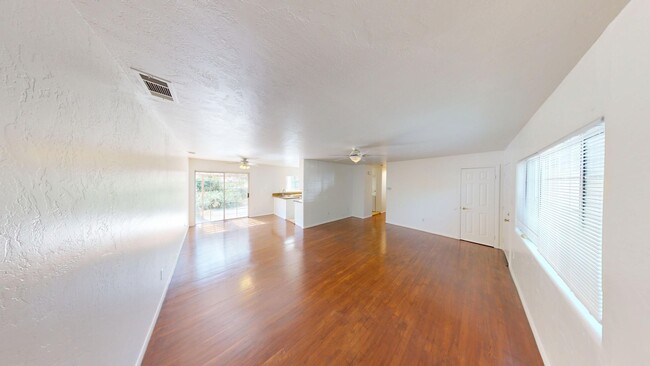 4BD 3BA with a Private Patio! - 4BD 3BA with a Private Patio!