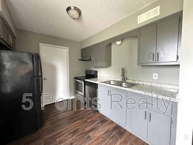 Photo - 308 Prince Ave