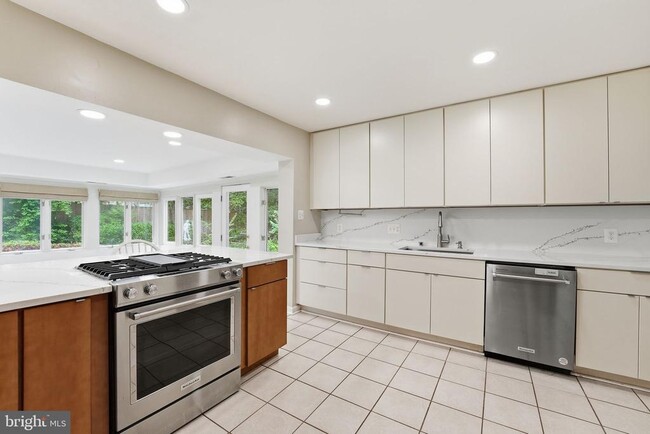 Photo - 2419 Claremont Dr