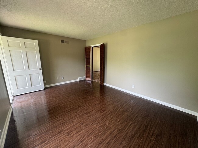 Photo - Charming 3-Bedroom Home in Memphis Comfort & Convenience Await!