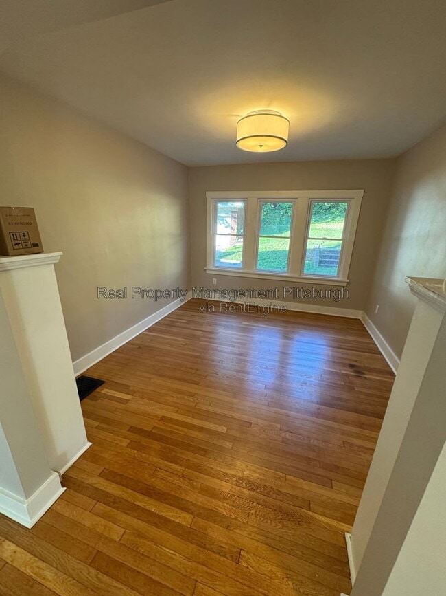 Photo - 107 N Meadowcroft Ave