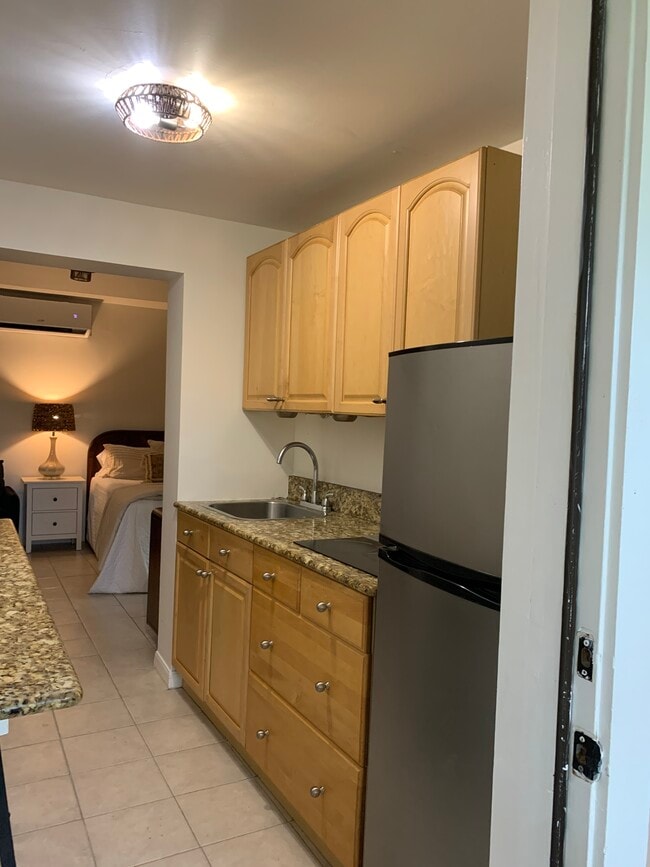 Building Photo - 1144 NW 7th Ave Unit All inclusive Boho Studio