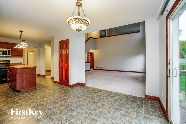 Photo - 936 Poppleton Pl N