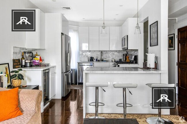 Building Photo - 2 bedroom in Brookline MA 02445 Unit 3 Rental