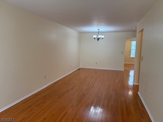 Photo - 8 Bateman Way