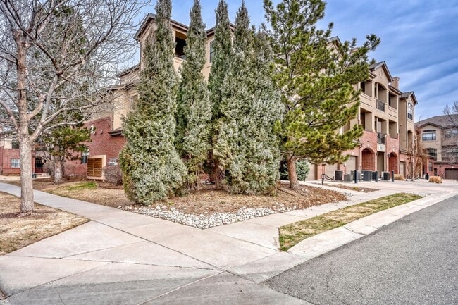 Photo - Beautiful Updated 2-bedroom Condo in highly desirable Mayfair-Lowry Location! 1-month free rent- ...