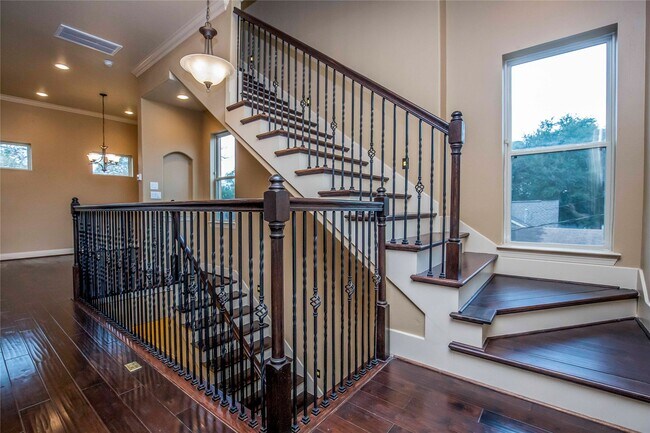 Photo - 1516 Amundsen St