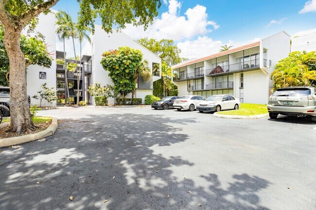 Photo - 2930 Forest Hills Blvd Unit B202
