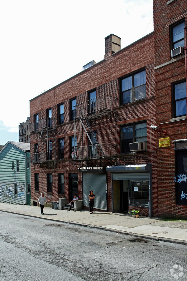 Photo - 234 E 204th St