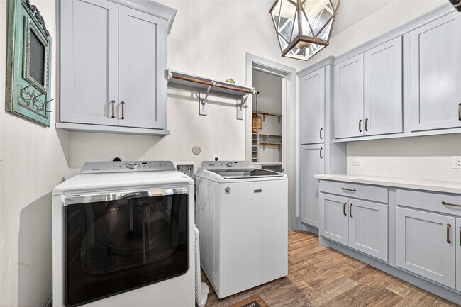 Photo - 2072 Laurie Darlin Dr