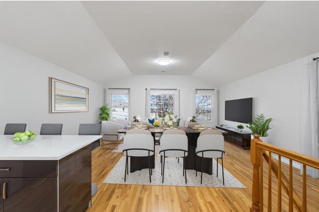 Photo - 431 Bramhall Ave Unidad 2nd Floor