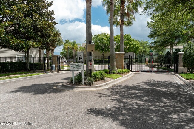 Photo - 7055 Deer Lodge Cir