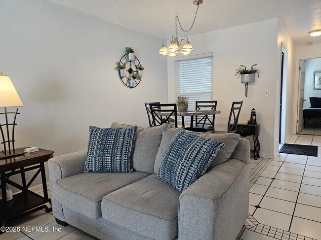 Photo - 4302 Seagate Ln N