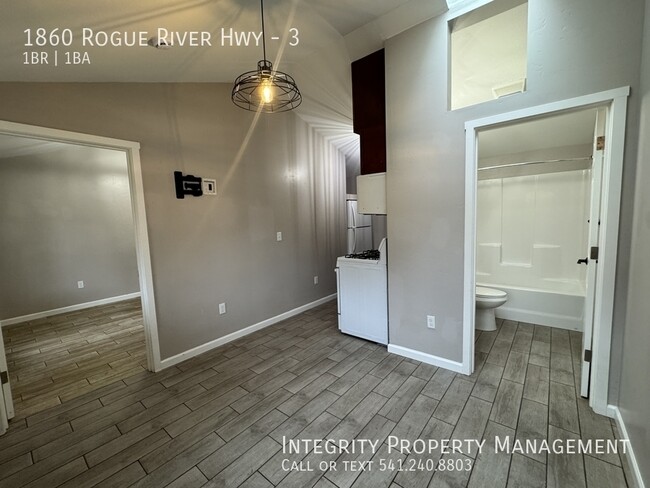 Photo - 1860 Rogue River Hwy Unit 3