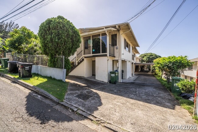 Building Photo - $3900 / 4 Bed / 2 Bath / 2 Parking IN KALIHI