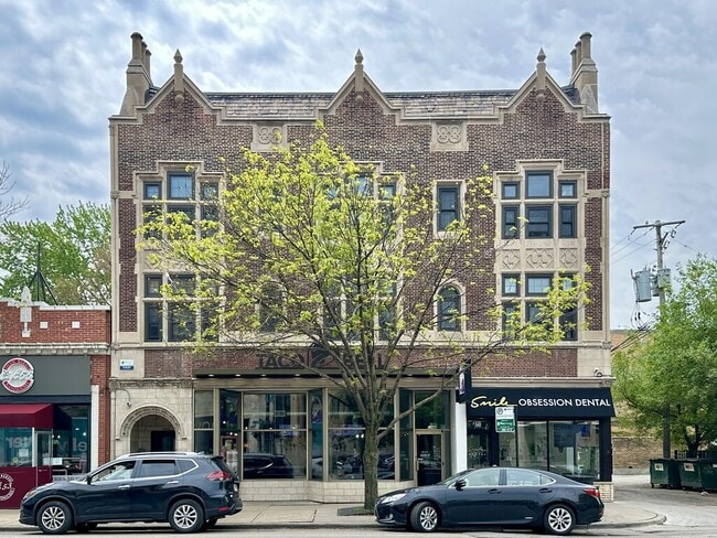 Building Photo - 1367 E 53rd St