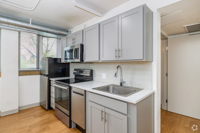2BR, 1BA - 769SF - Kitchen - Mosaic Community Campus