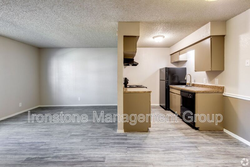 Photo - 5321 E 47th Pl