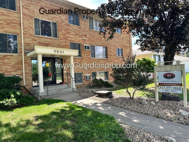 Building Photo - Richfield Second Level Apartment, Heat Pai... Unit #7