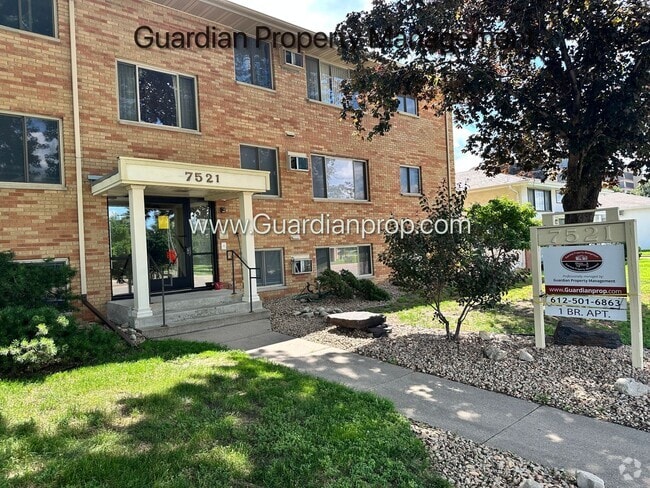 Building Photo - Richfield Ground Level 1 Bedroom, Heat Pai... Unit #1 Rental