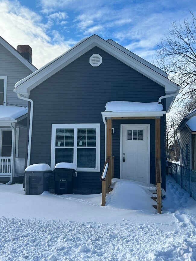 Building Photo - 1920 W 58th St Rental