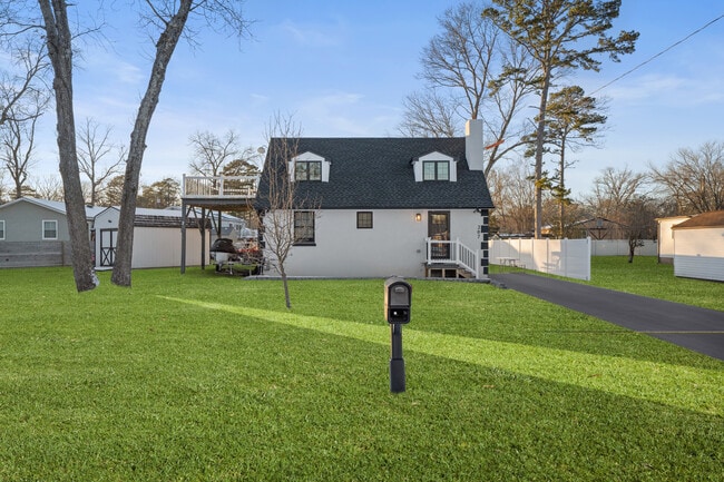 Photo - 207 Woodlawn Ave