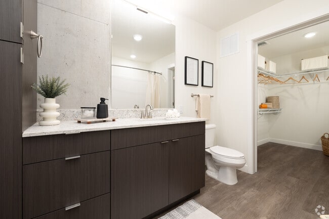 1BR, 1BA - 705SF - Bathroom