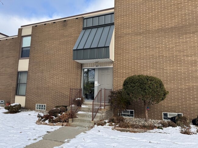 Building Photo - 27 Dickinson St Unit N