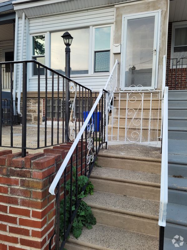 Building Photo - 4151 Gilham St Rental