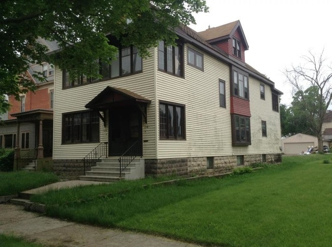 Photo - 118 10th St House