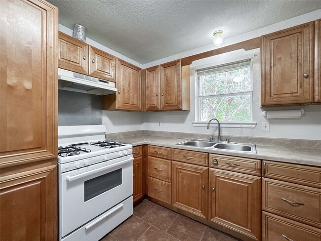 Photo - 4717 Heron St