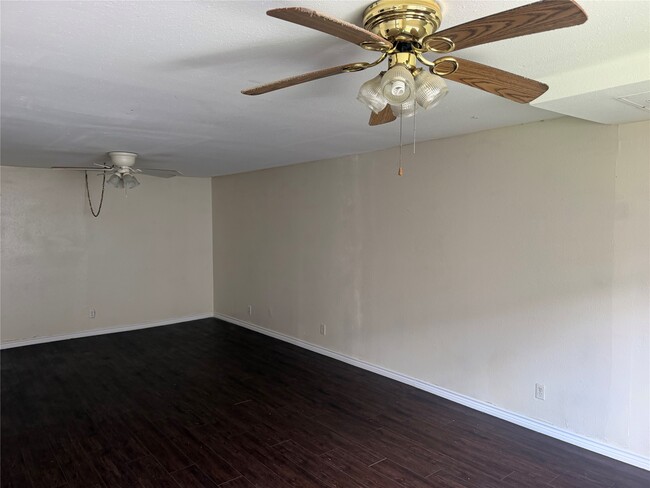 Building Photo - 1221 Houston St Unit 4