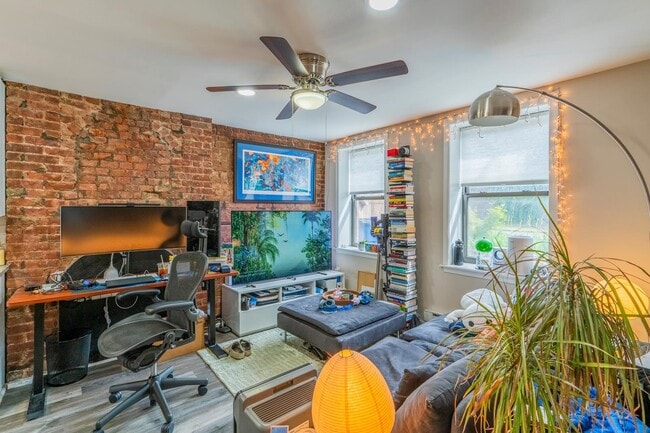 Building Photo - 214 6th St Unit 1