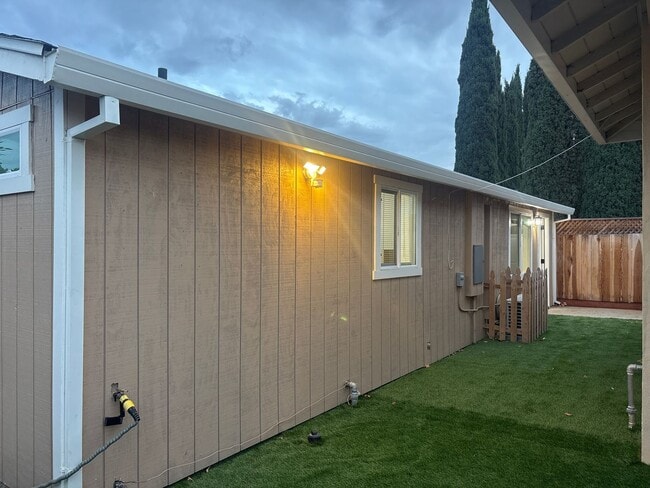 Building Photo - NEW BRENTWOOD CONSTRUCTION ADU! HIGHLY UPGRADED NEW KITCHEN & BATHROOM! 3 BEDROOMS & 1 BATHROOM! ...