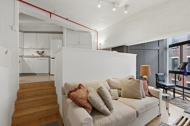 Building Photo - 12 Stoneholm St Unit 425