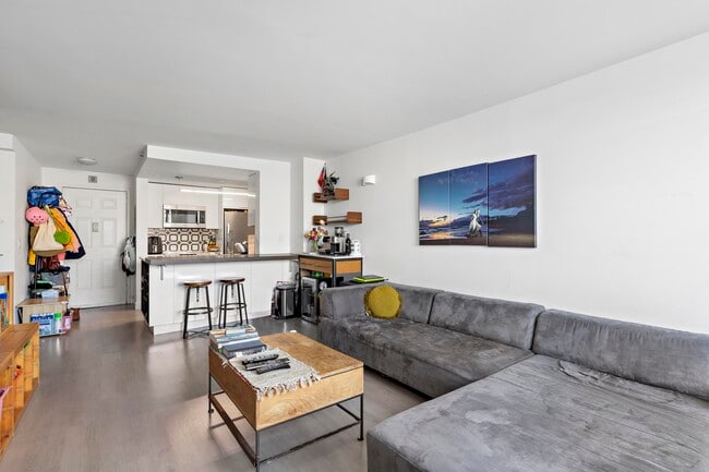 Building Photo - 20 2nd St Unit 406