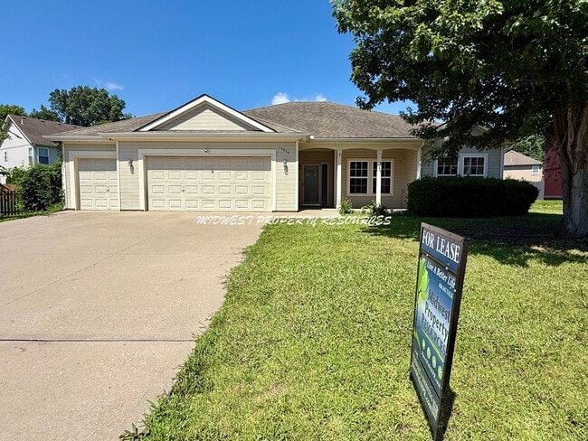Building Photo - Beautiful 3 Bed, 2 Bath Ranch Home with Fireplace & Fenced Yard in Grandview!