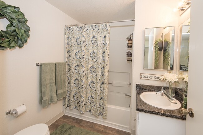 Versailles 1x1 625 sq. ft.