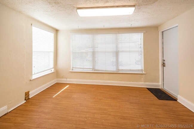Photo - 412 SE 17th St