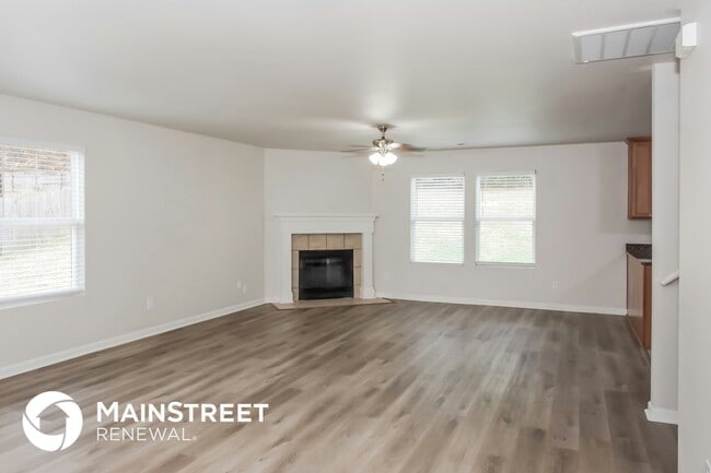 Photo - 174 Ranier St