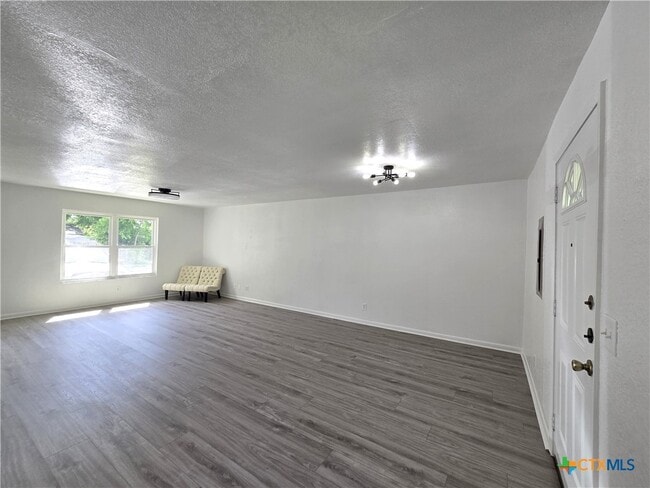 Photo - 610 W Washington Ave