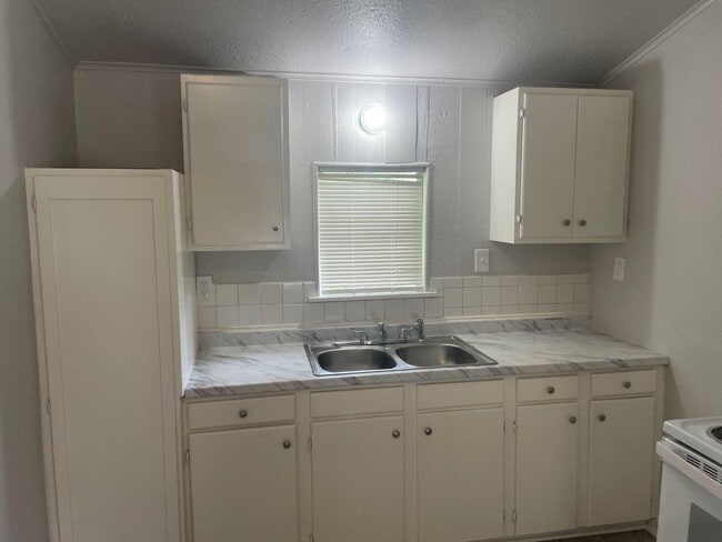 Building Photo - 4617 3rd St