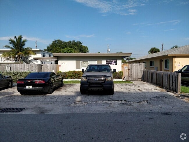 Building Photo - 1021 NE 17th Ave Unit 4 Rental