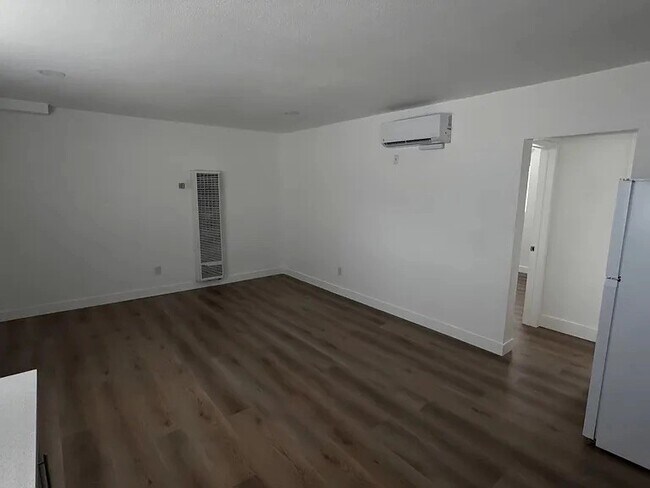 129-151 Guinida Ave
