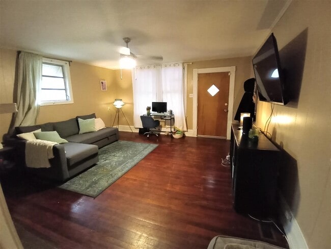 Photo - 1032 Curran St NW